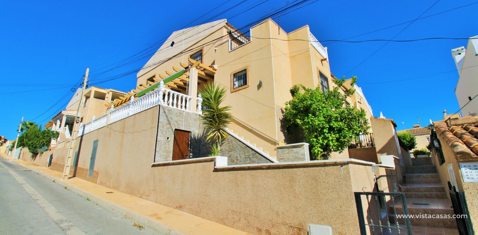 3 Bedroom Quad House with Solar Panels for sale in Villamartin exterior