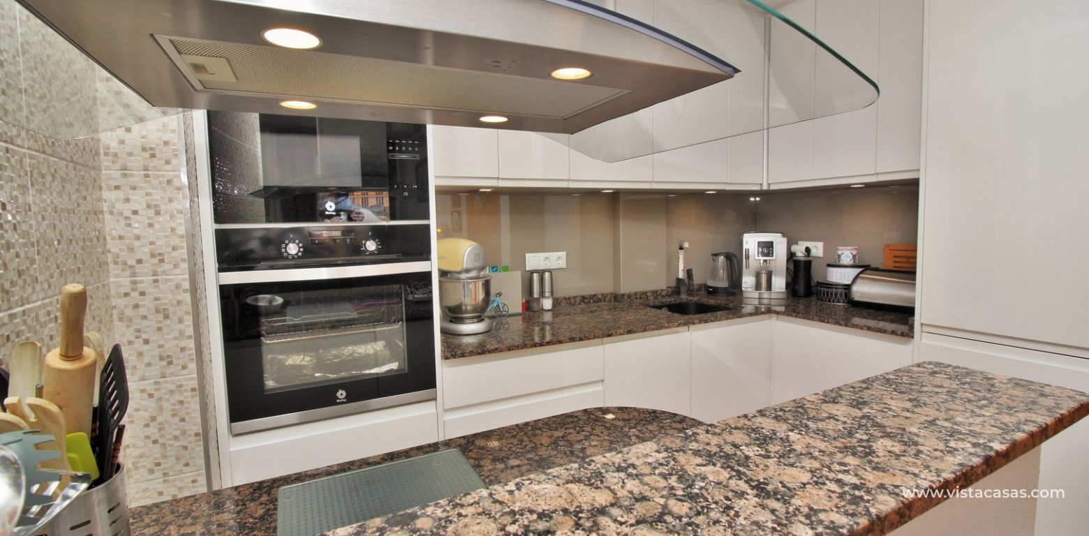 Modern top floor apartment for sale in Panorama Golf Villamartin kitchen