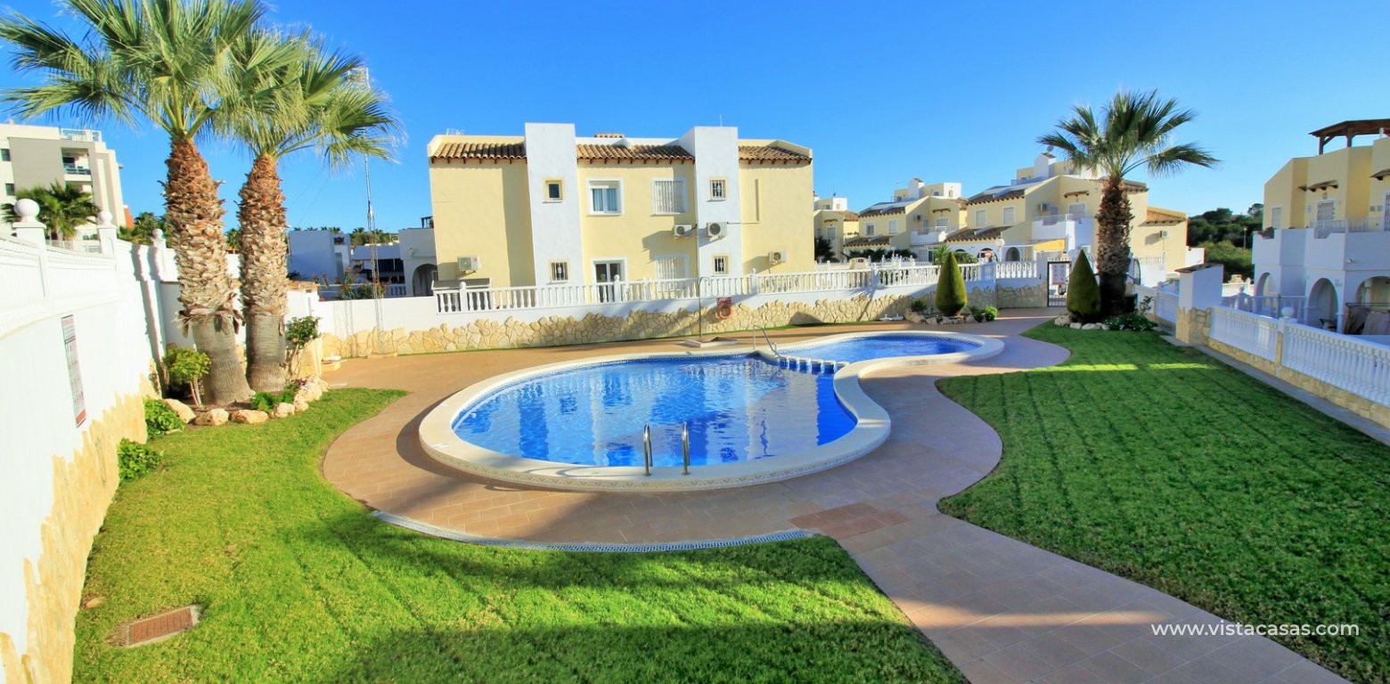 Modern top floor apartment for sale in Panorama Golf Villamartin communal pool