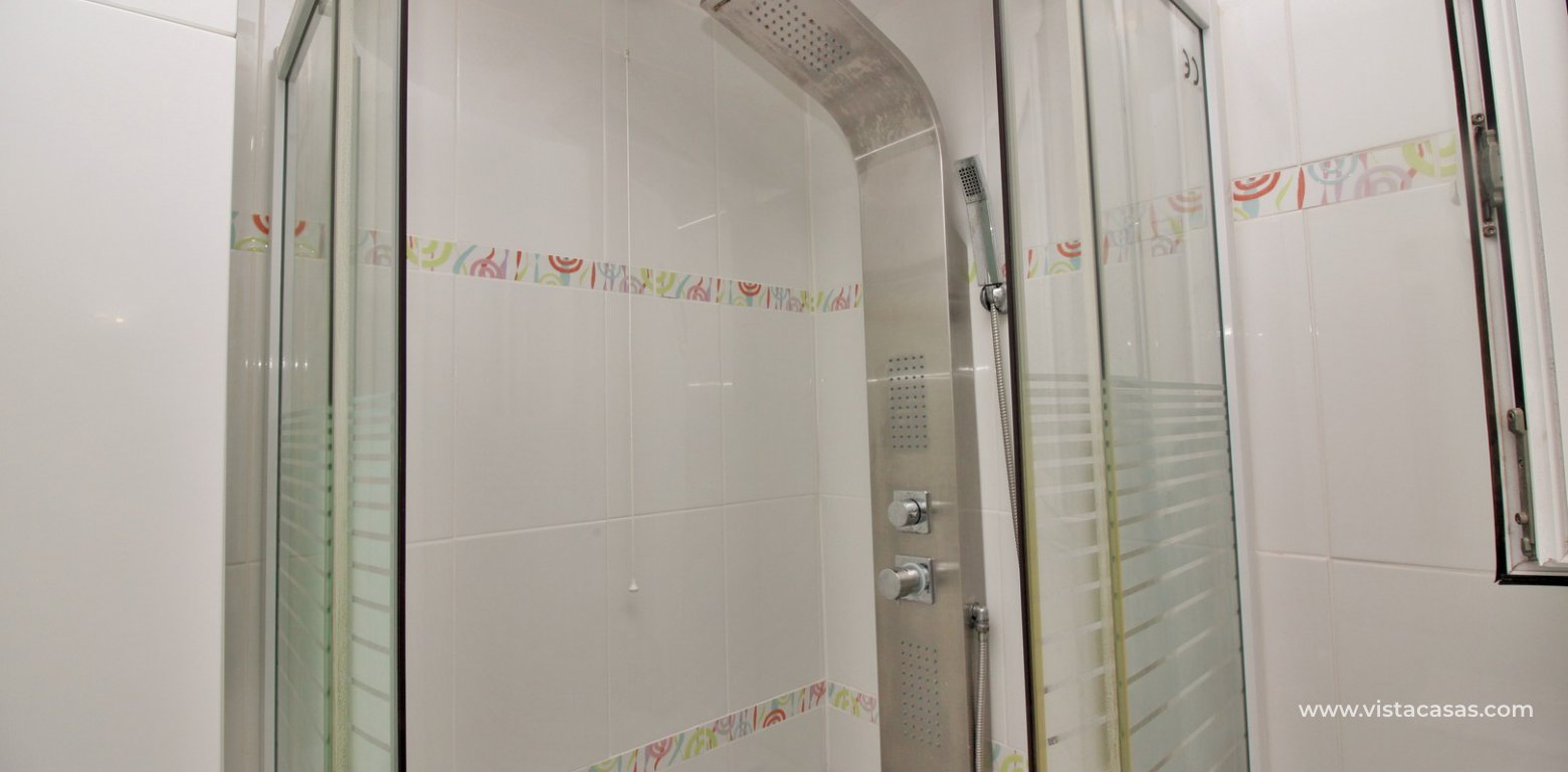 Apartment for sale in Las Brisas 2 Villamartin golf shower