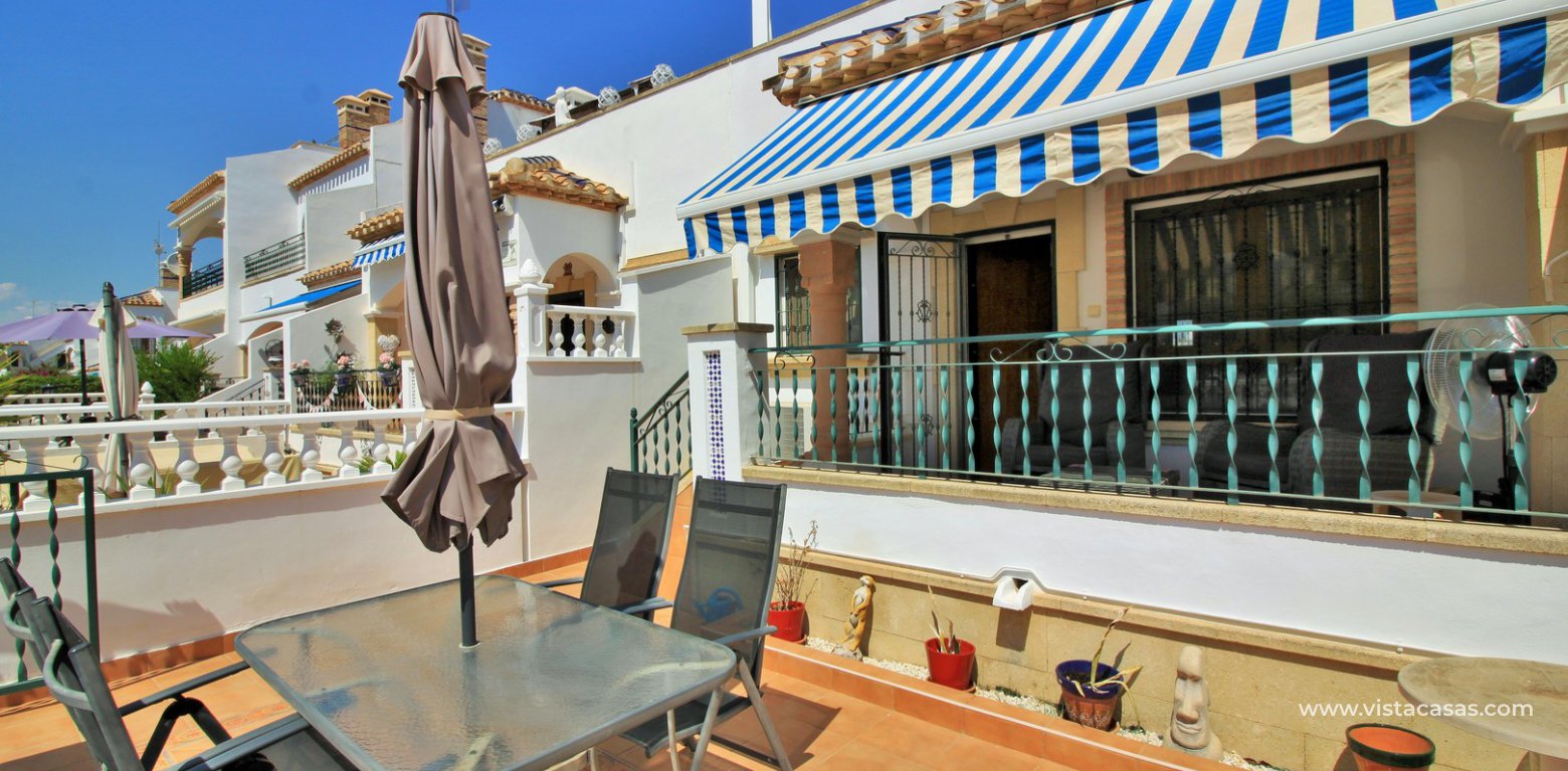 Buhardilla townhouse for sale in Pau 8 Villamartin Las Mariposas front garden