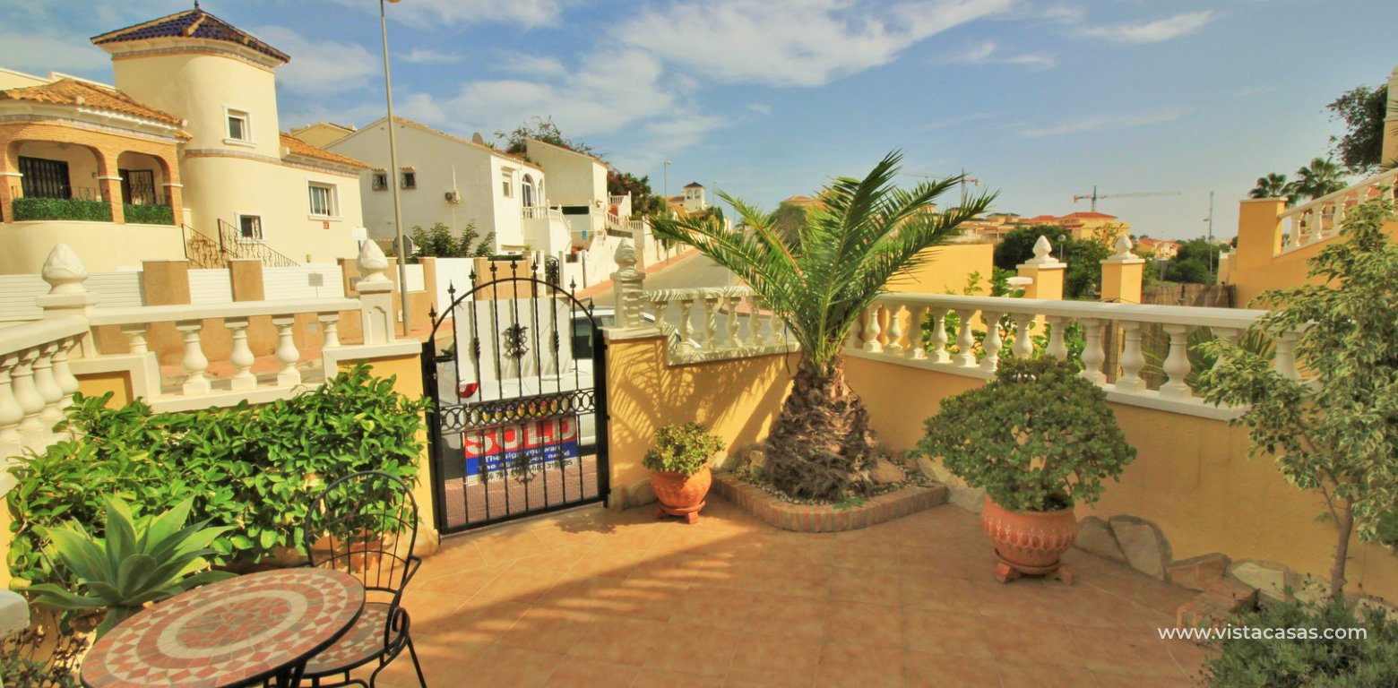 Townhouse for sale in Bosque de las Lomas Villamartin garden