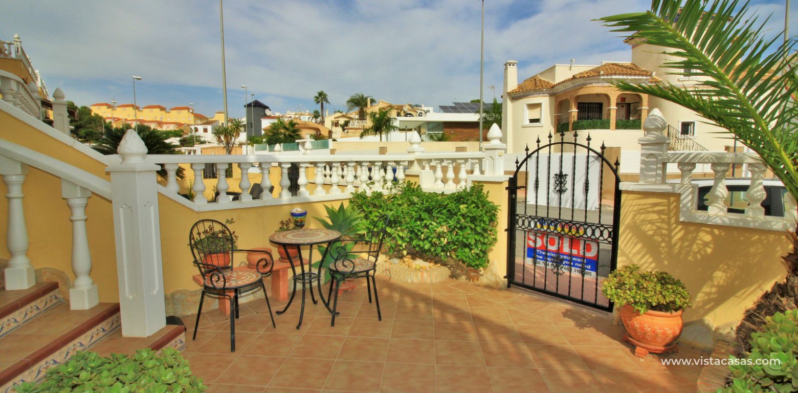 Townhouse for sale in Bosque de las Lomas Villamartin garden 2