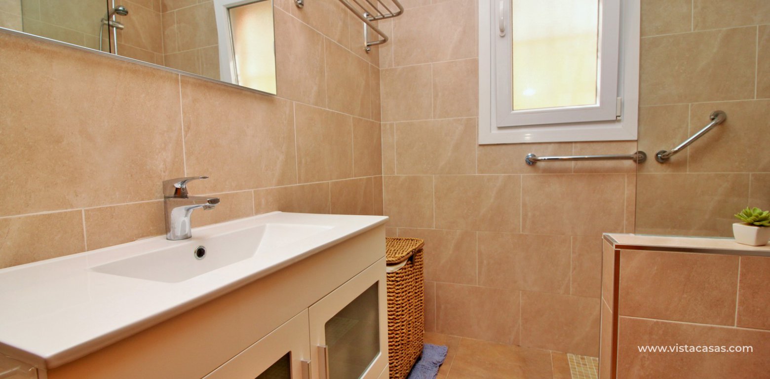 Townhouse for sale in Bosque de las Lomas Villamartin bathroom