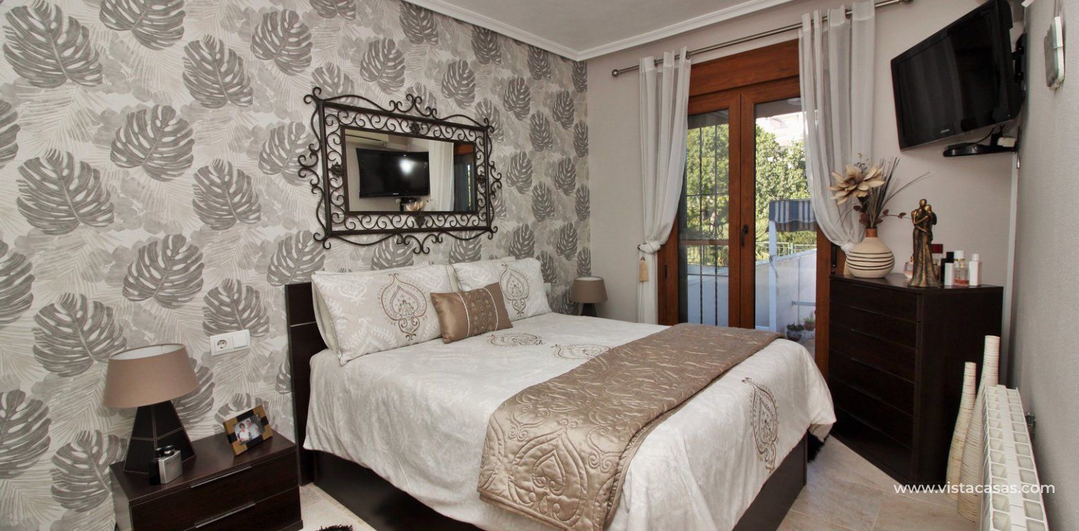 South facing Lola bungalow for sale Pau 8 Villamartin master bedroom