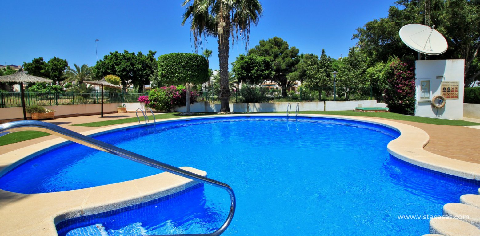 South facing Lola bungalow for sale Pau 8 Villamartin communal pool