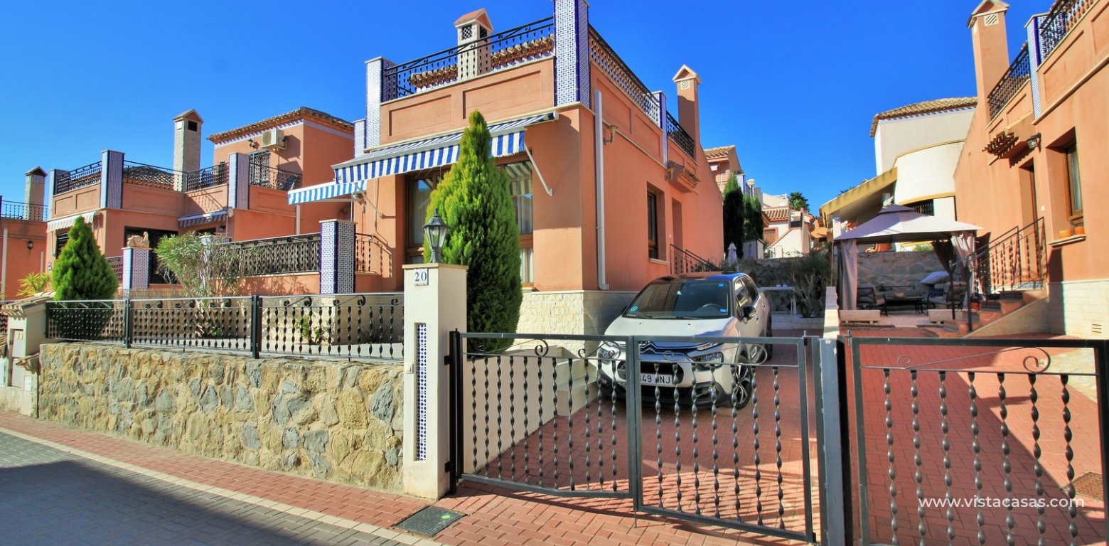 Detached villa for sale La Cañada San Miguel de Salinas driveway
