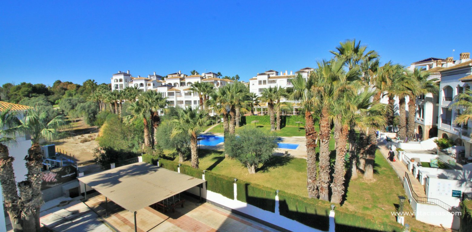 Renovated apartment overlooking the pool for sale in the Villamartin Plaza swimming pool