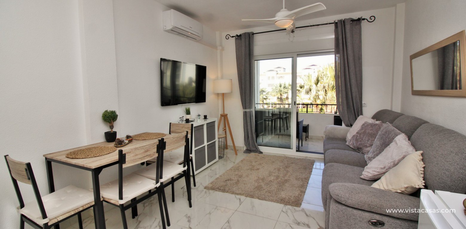Renovated apartment overlooking the pool for sale in the Villamartin Plaza lounge 3