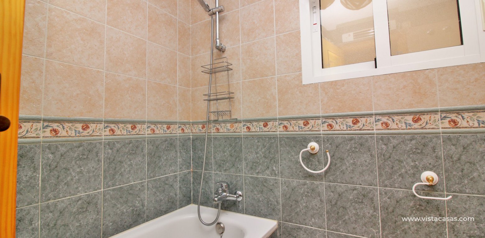 2 bedroom ground floor apartment for sale in Al Andaluza Villamartin bathroom 2