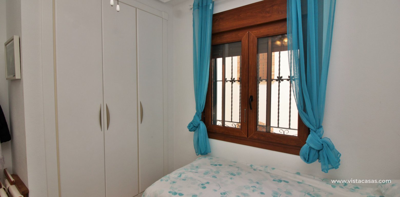 Top floor apartment for sale calle Otelo Pau 8 Villamartin twin bedroom fitted wardrobes